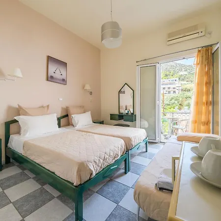 Golden Moon 3* تولو