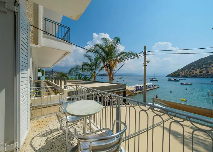 Golden Moon بيت ضيافة