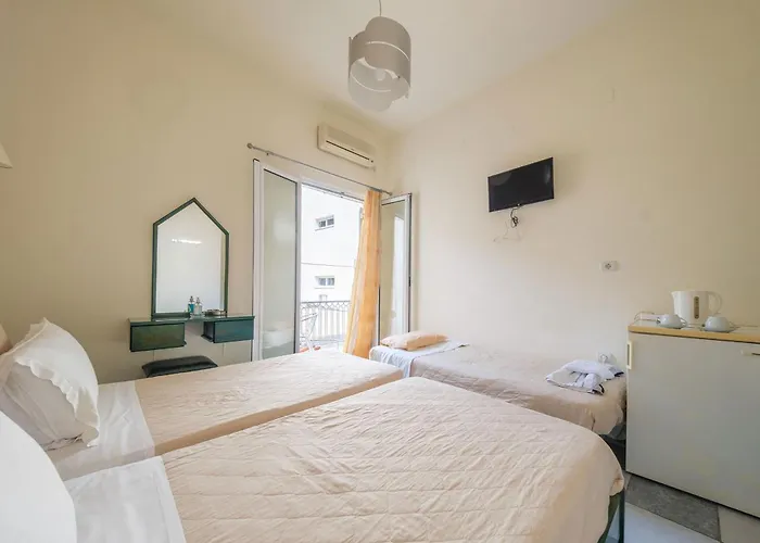 Golden Moon 3* تولو