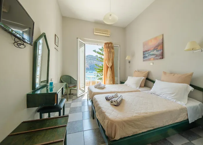 Golden Moon 3* تولو