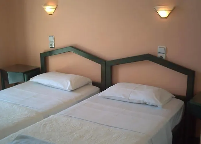 Golden Moon 3* تولو