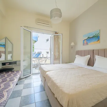 Guest house Golden Moon Tolo