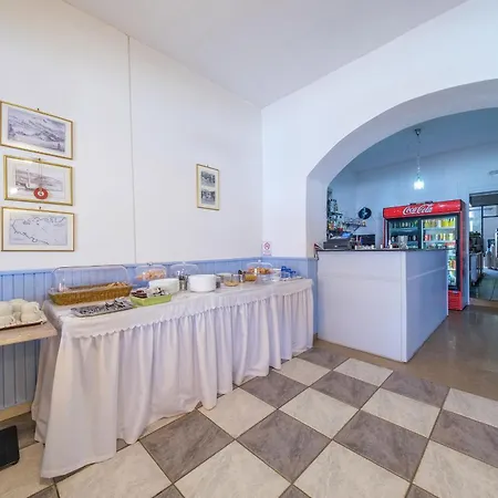 Golden Moon 3* Tolón