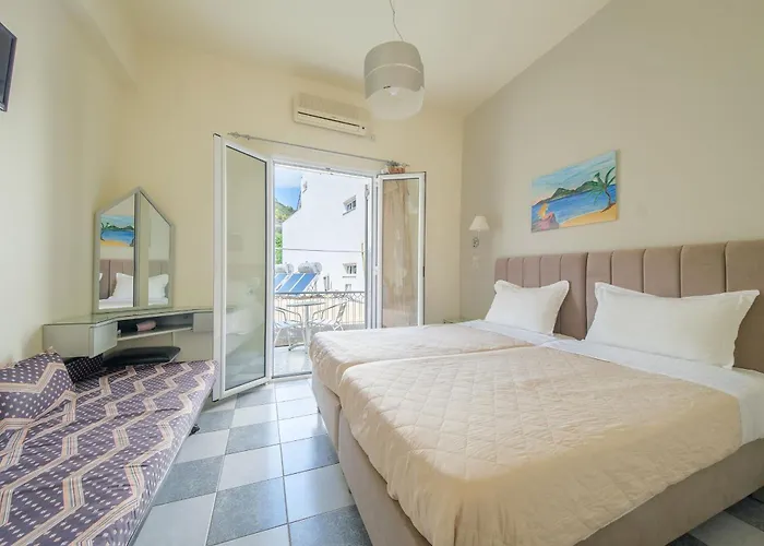 Gasthuis Golden Moon Tolón