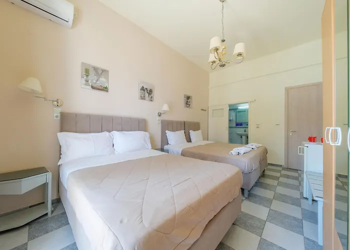 Golden Moon Casa de hóspedes 3*