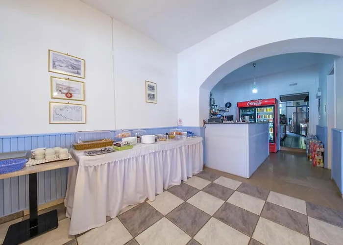 Golden Moon 3* Tolón