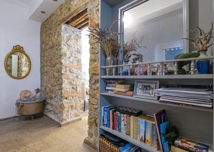 Gasthuis Golden Moon Tolón